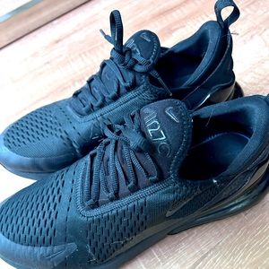 Nike 270 all black, cleaning closet